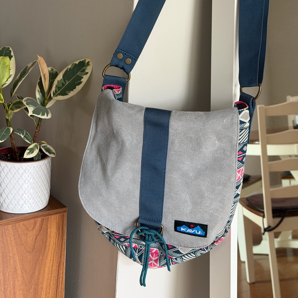 Kayu Rare Geometric Grey and Pink Crossbody Bag